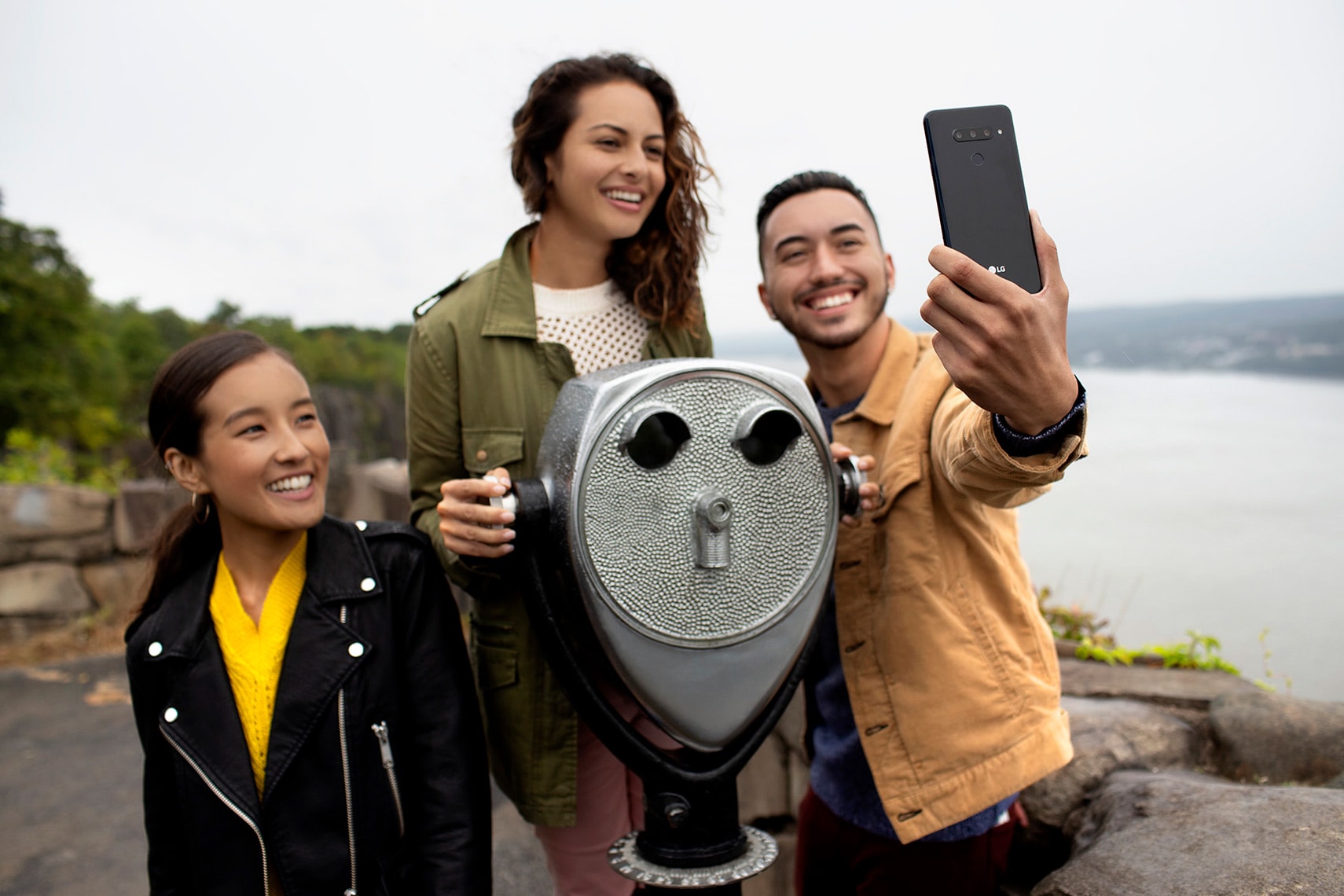 LG Mobile — photography by Roberto Chamorro, image 3