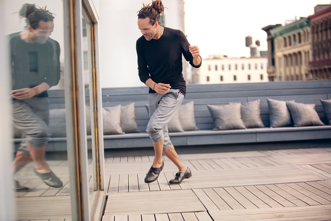 LG × Savion Glover — photography by Roberto Chamorro, image 4