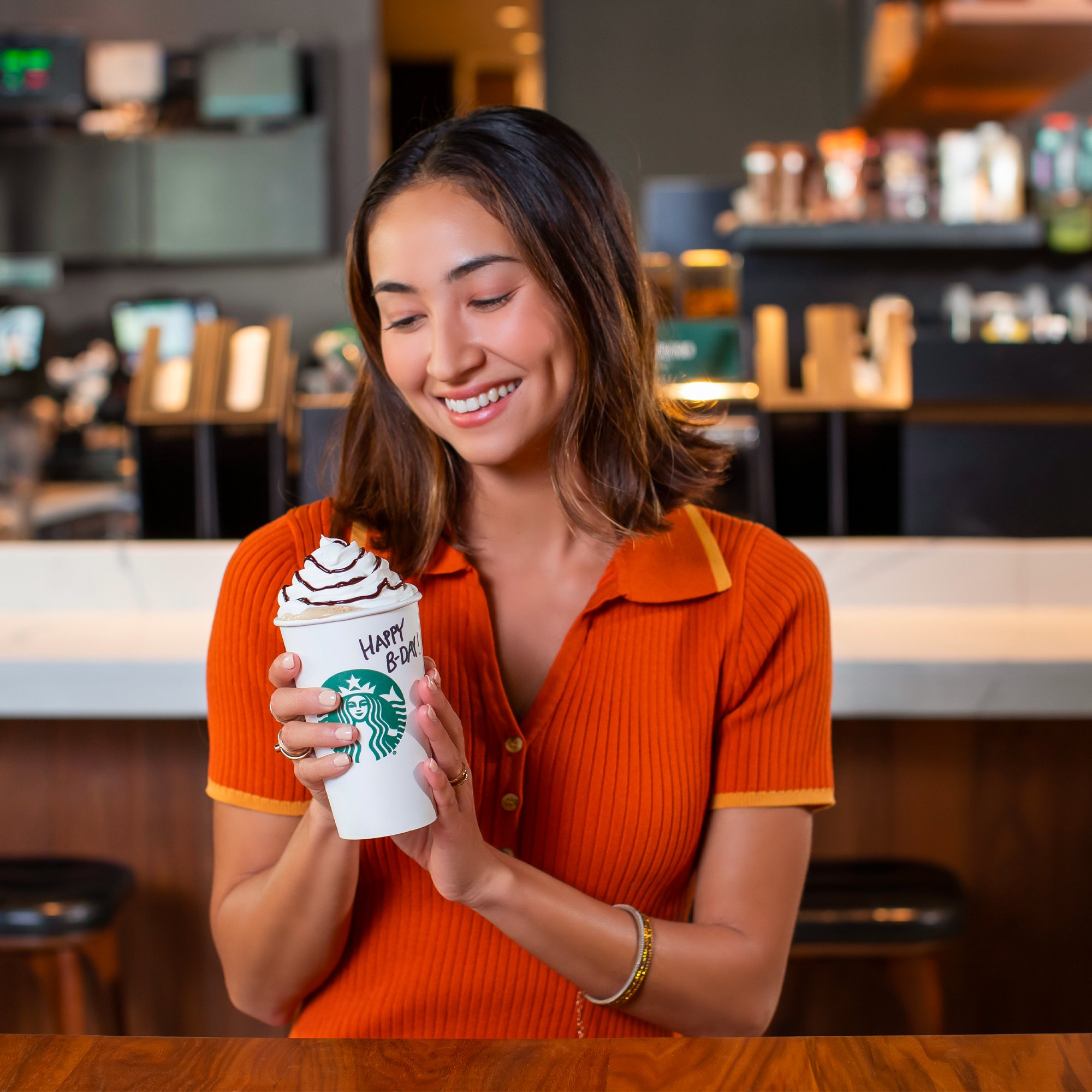 Starbucks — photography by Roberto Chamorro, image 1