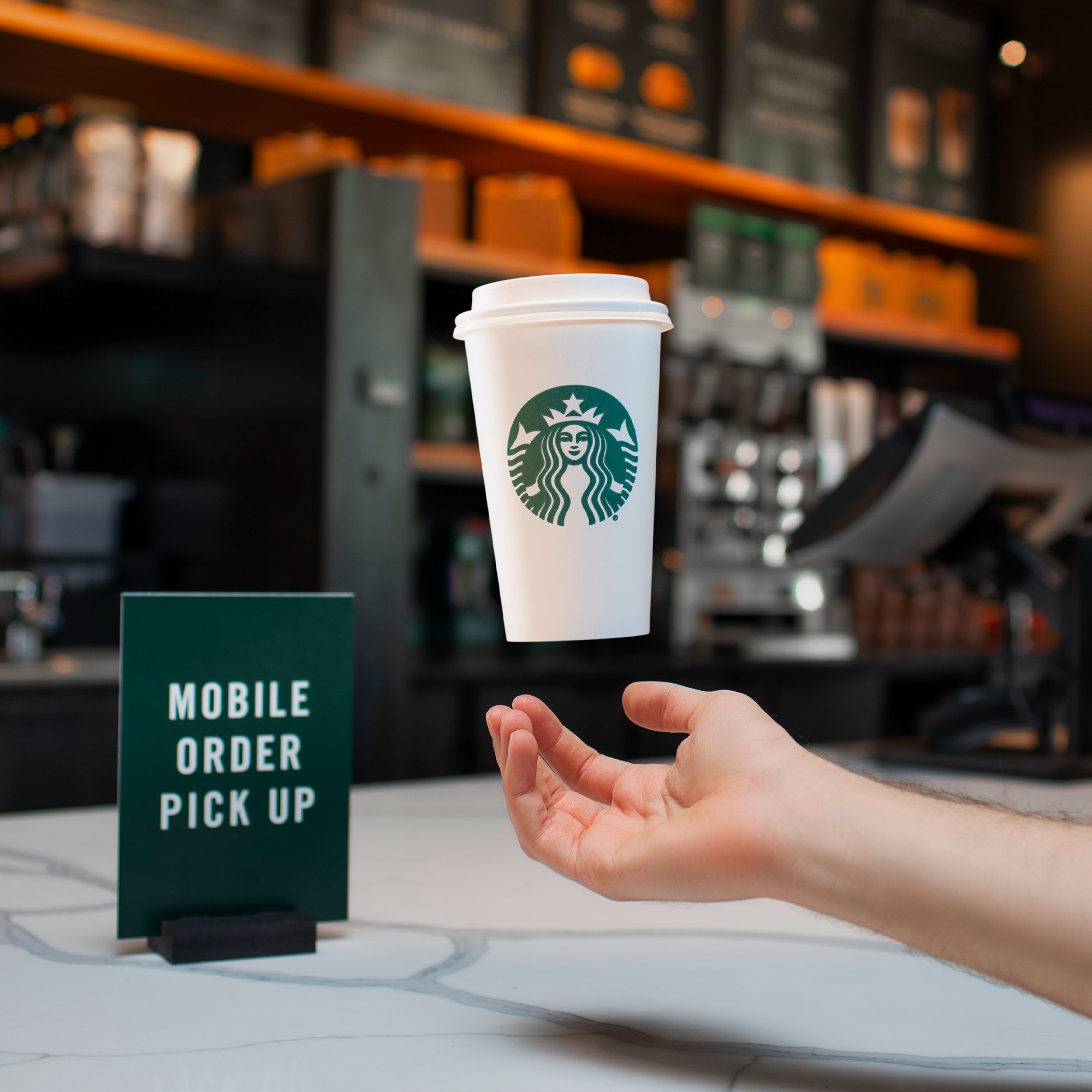Starbucks — photography by Roberto Chamorro