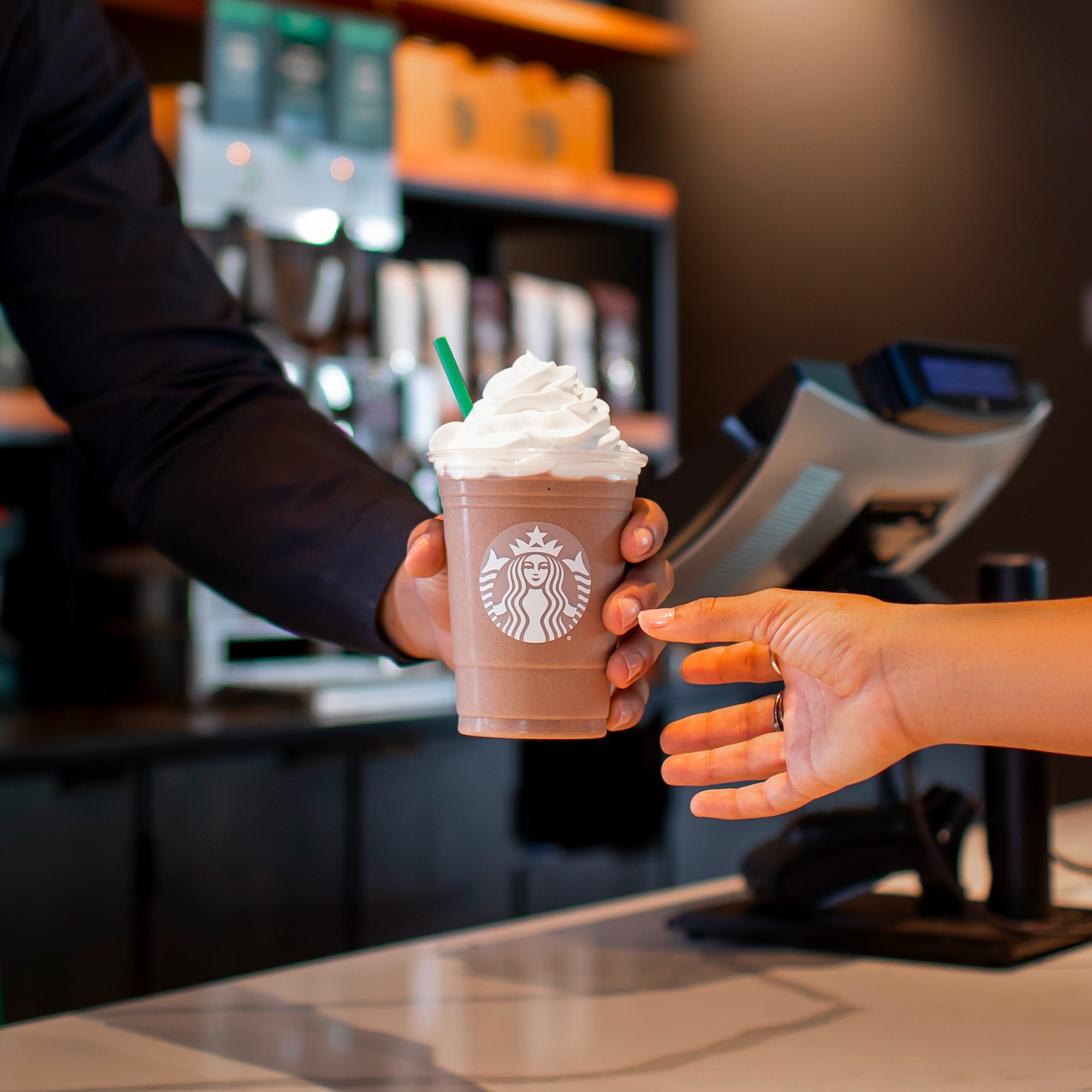 Starbucks — photography by Roberto Chamorro, image 4